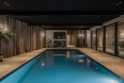 Binnenzwembad bij Herenhuis B&B