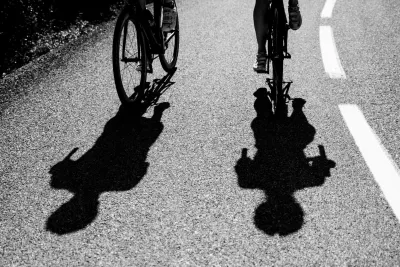 Schaduw van twee fietsen