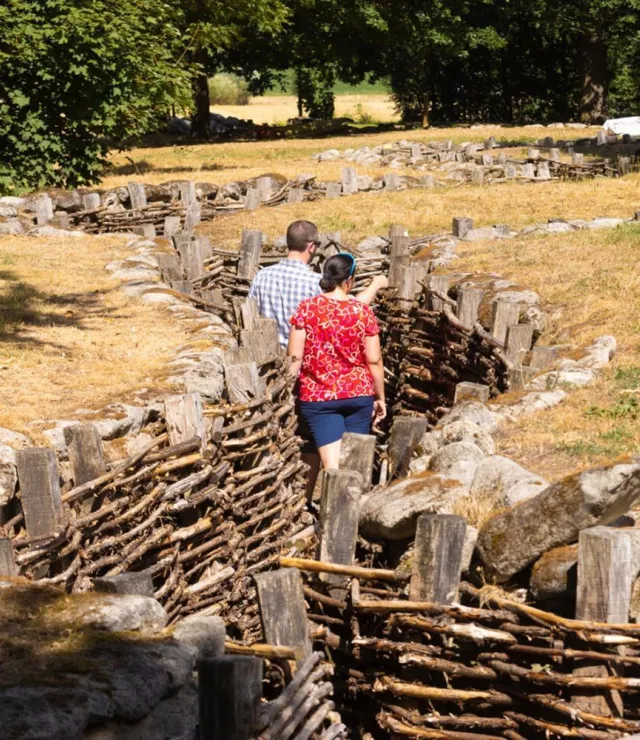 Wandelen doorheen de loopgraven in Heuvelland